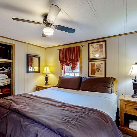 Pine Woods Cabin McHenry Bagian luar foto